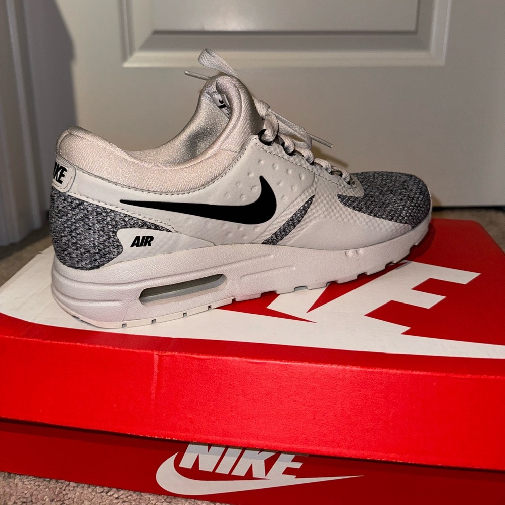 NIKE Air Max Zero SE